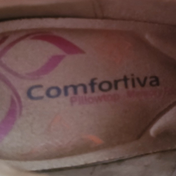 COMFORTIVA Black Leather Women's Short Boots, Side Zip, Like New. Size 8.5 - Picture 10 of 11